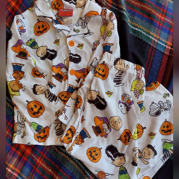 Peanuts sz 4T Halloween Pajamas set. Long Sleeve button top and pants - Picture 1 of 5